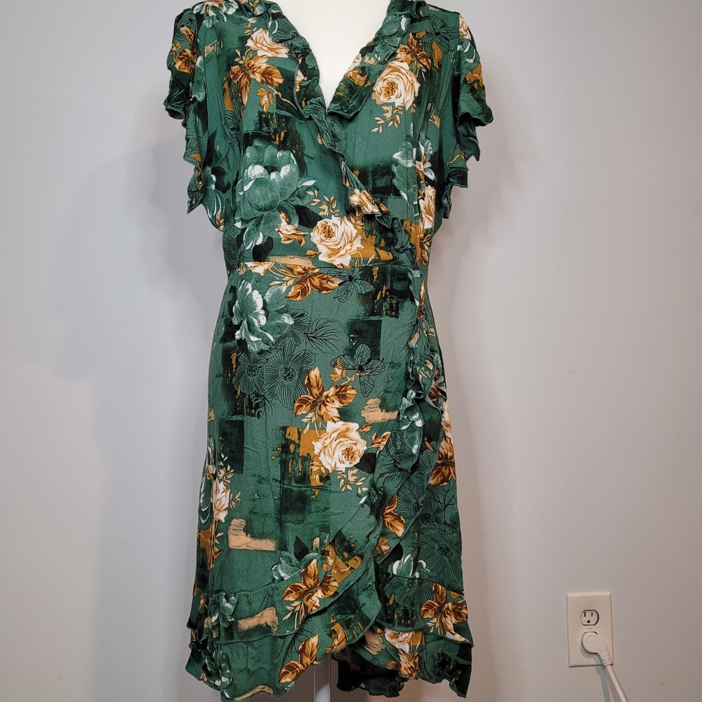 Suzanne Betro Green Floral Mini Dress Raffle Hems Lines Wraped Size 4x